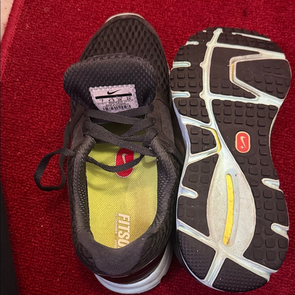 Nike Men's Black and Gray Athletic Shoes